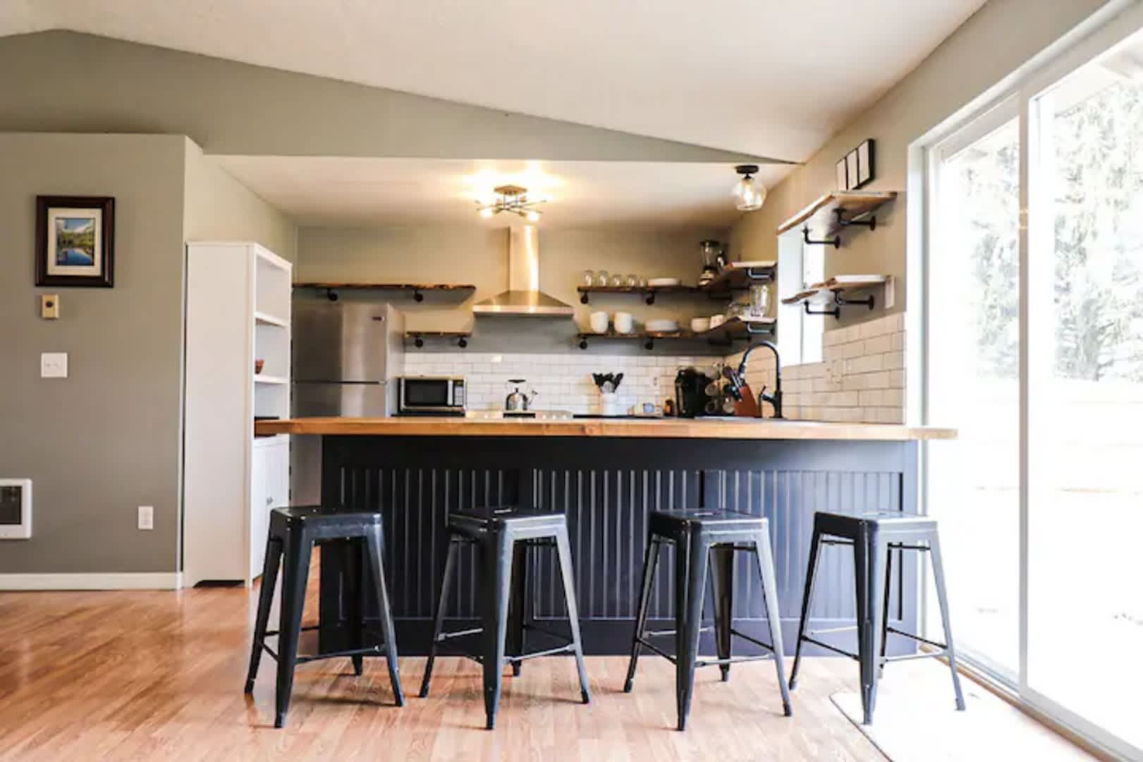 Cozy Gem,Dog-Friendly, Near Outdoor Escapes – photo 1
