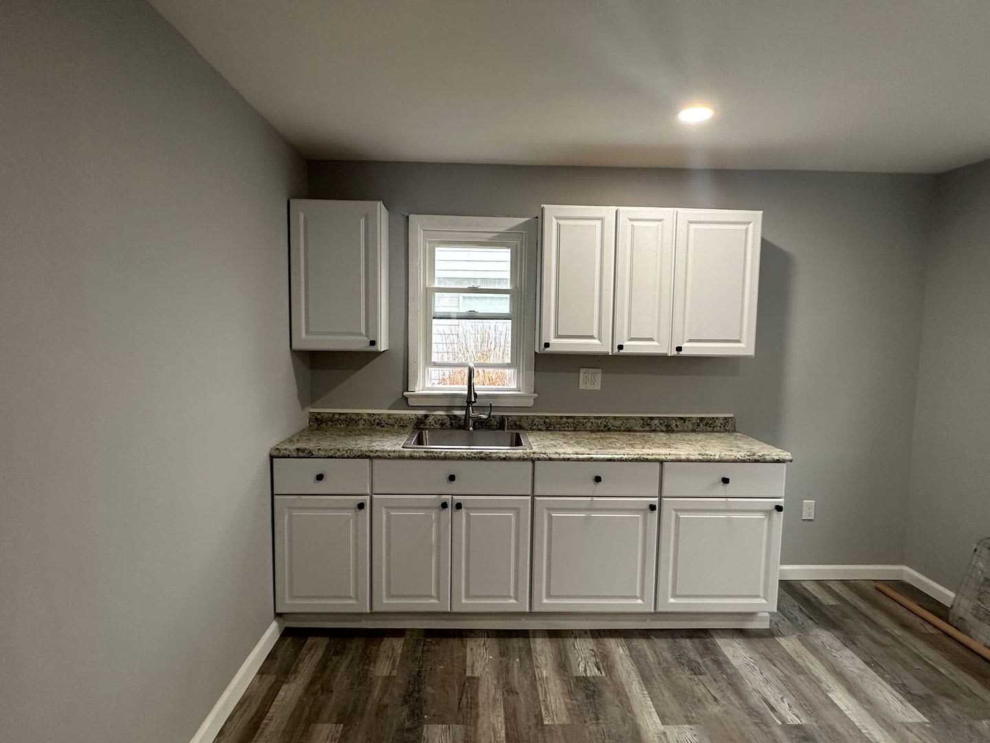 4bd Single Garfield Water/Sewer included – photo 2