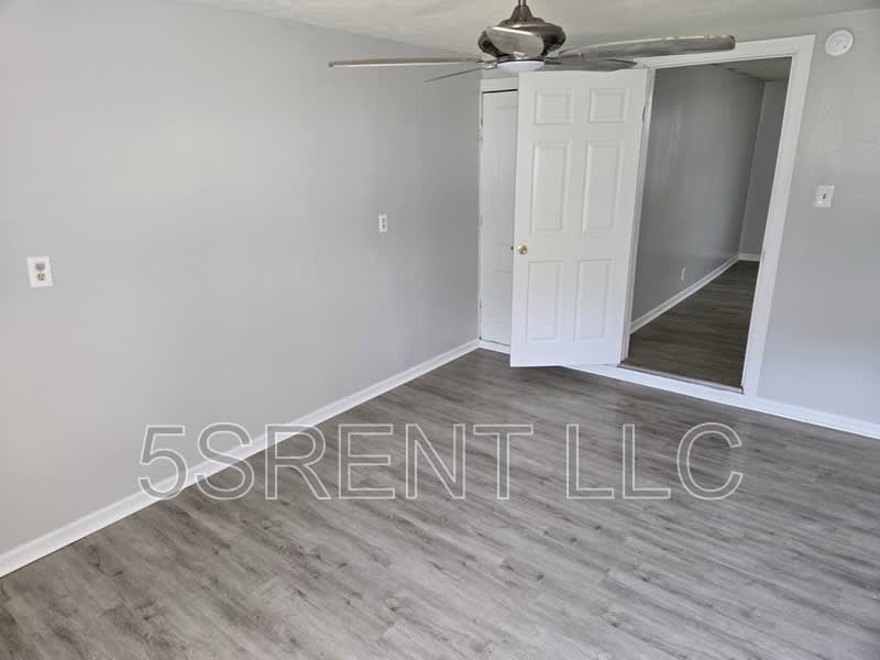 236 S Mary Ellen St Apt A – photo 1