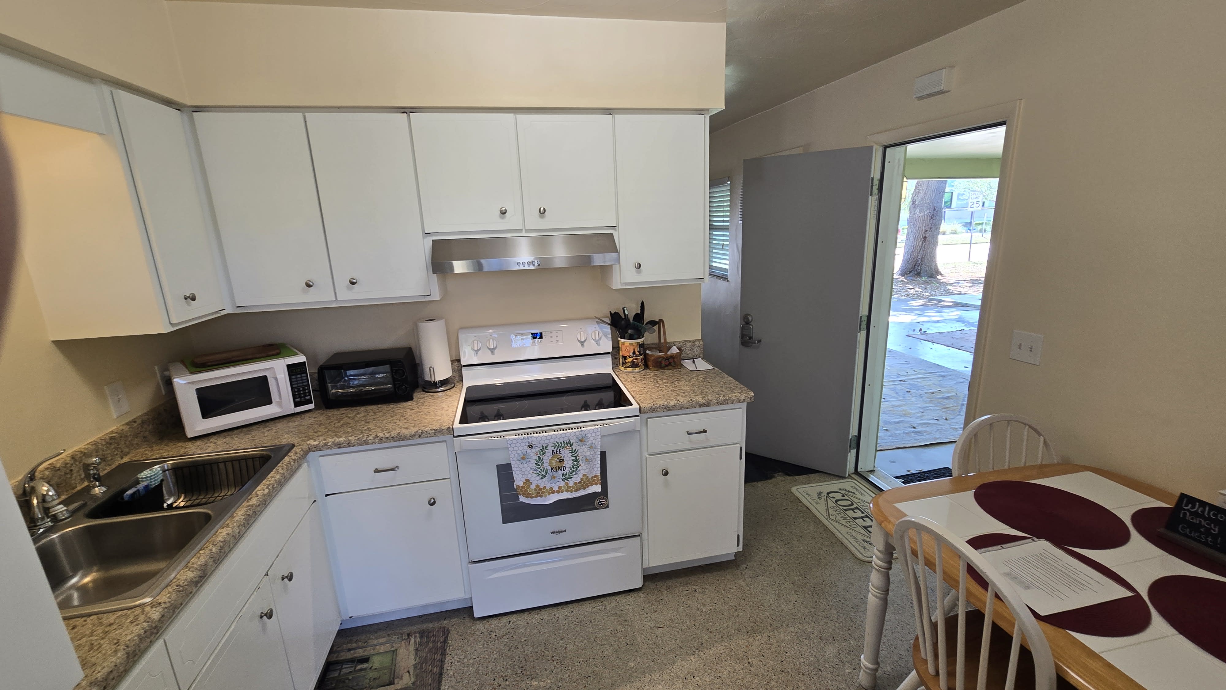 308 Gunn Ave – photo 2