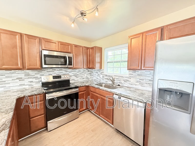 175 N Berthe Ave – photo 3