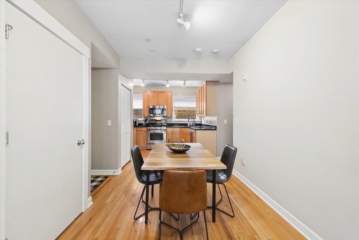 2541 Prairie Avenue – photo 4