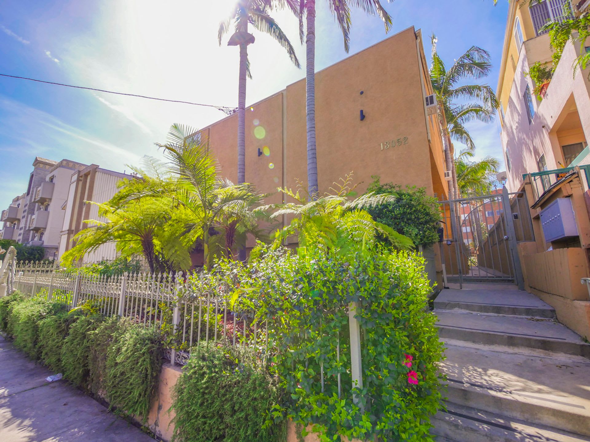 13952 Moorpark St. – photo 1
