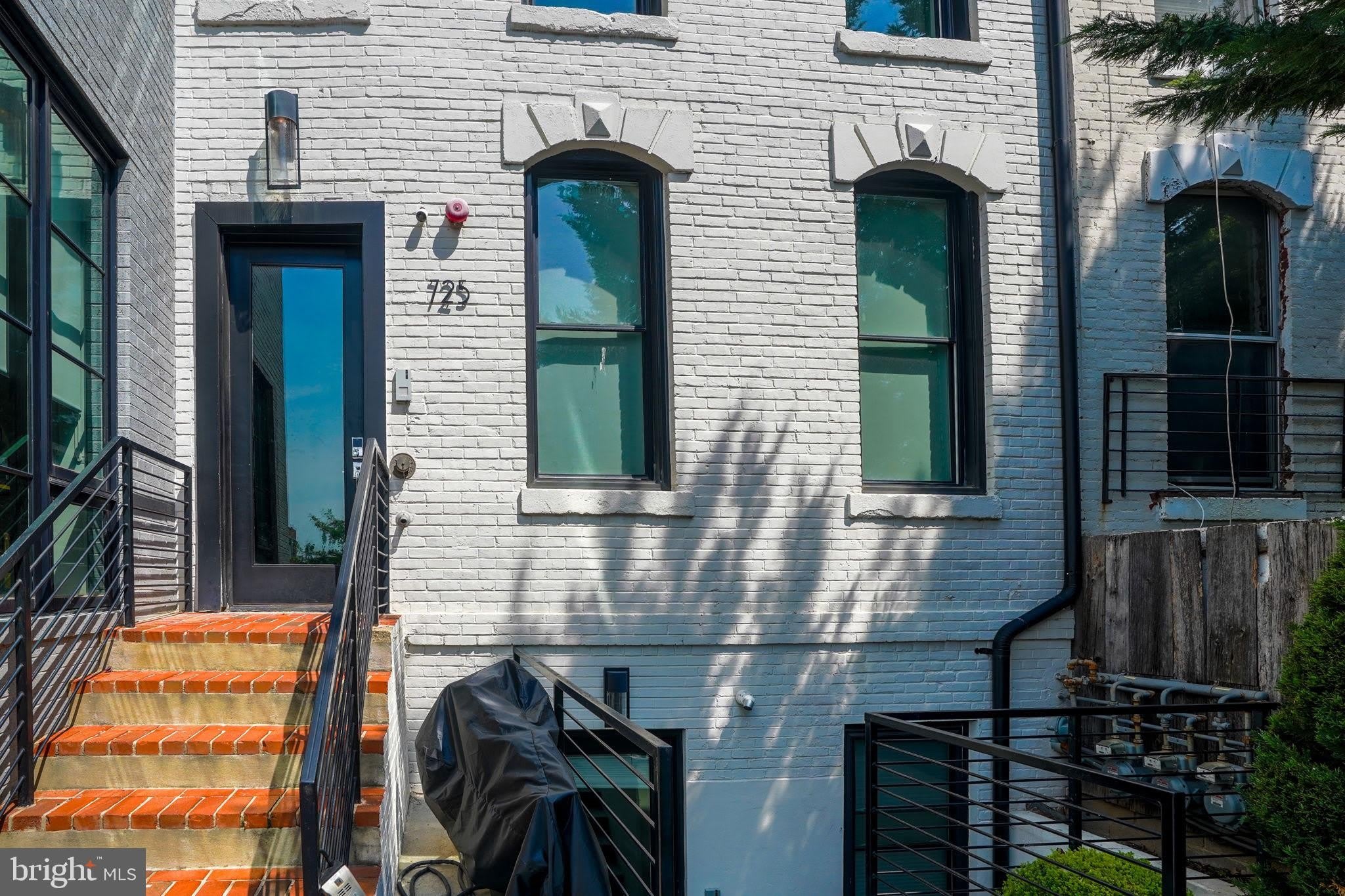 725 EUCLID Street NW – photo 1