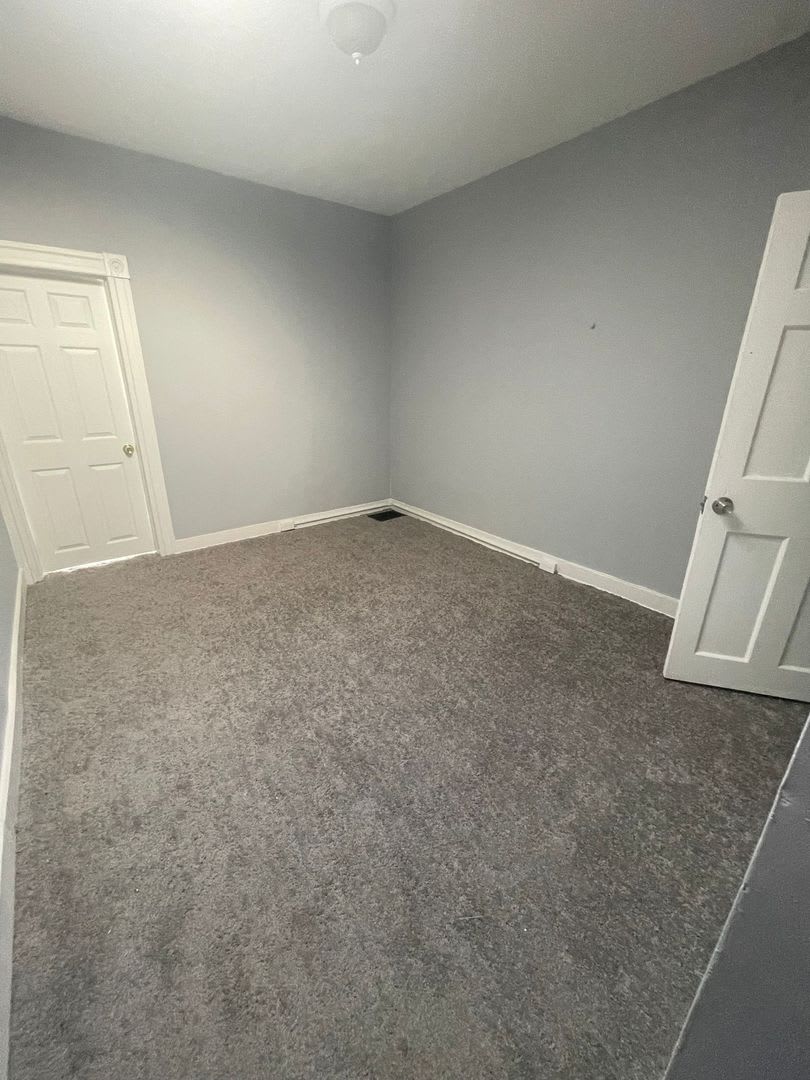 Recently Renovated Three Bed One Bath Ready For A New Tenant! – photo 3
