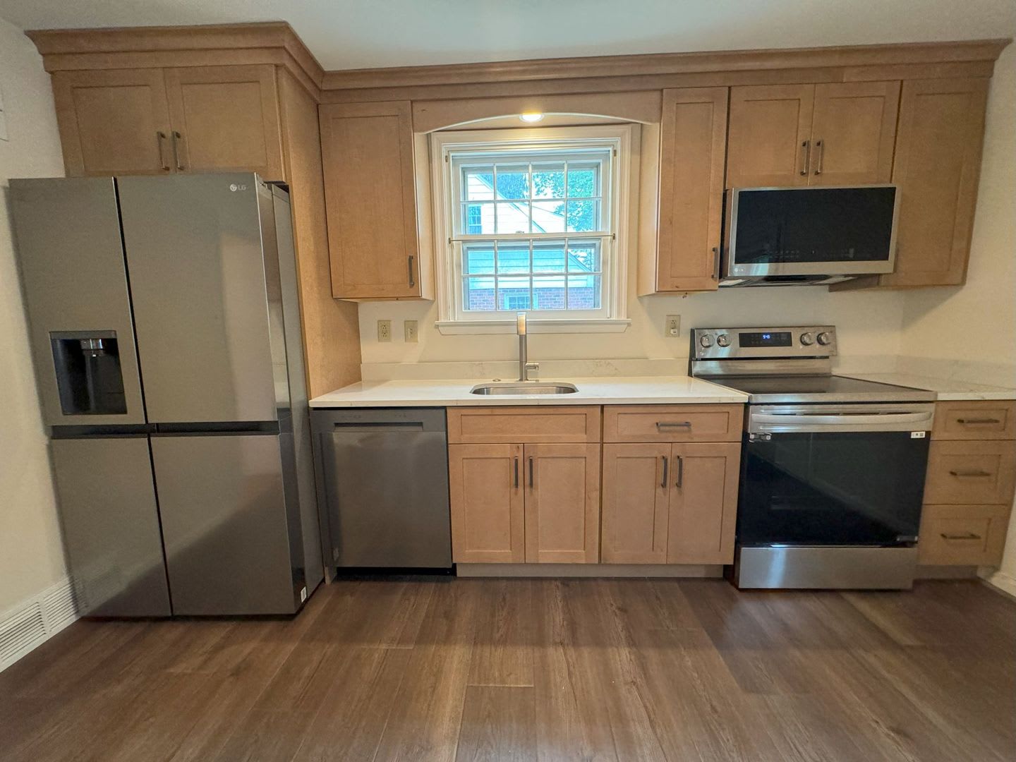 First Month Rent Free Renovated Home Central Air Stainless Appliances Radnor Sd Walk To Villanova Small Dogs Ok This Is A Must See – photo 3