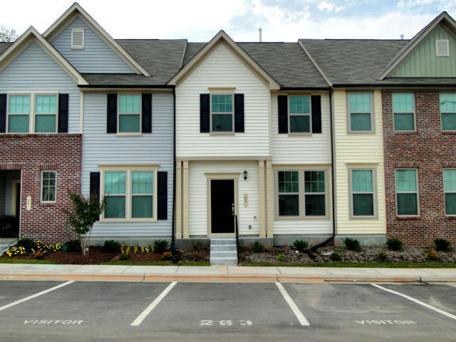 3 Bedroom, 2.5 Bathroom Townhome with Office! – photo 1