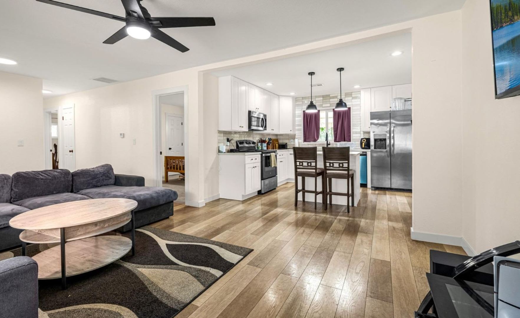 Modern 4-Bedroom Ranch-Style Home with Spacious Fenced Backyard! – photo 3