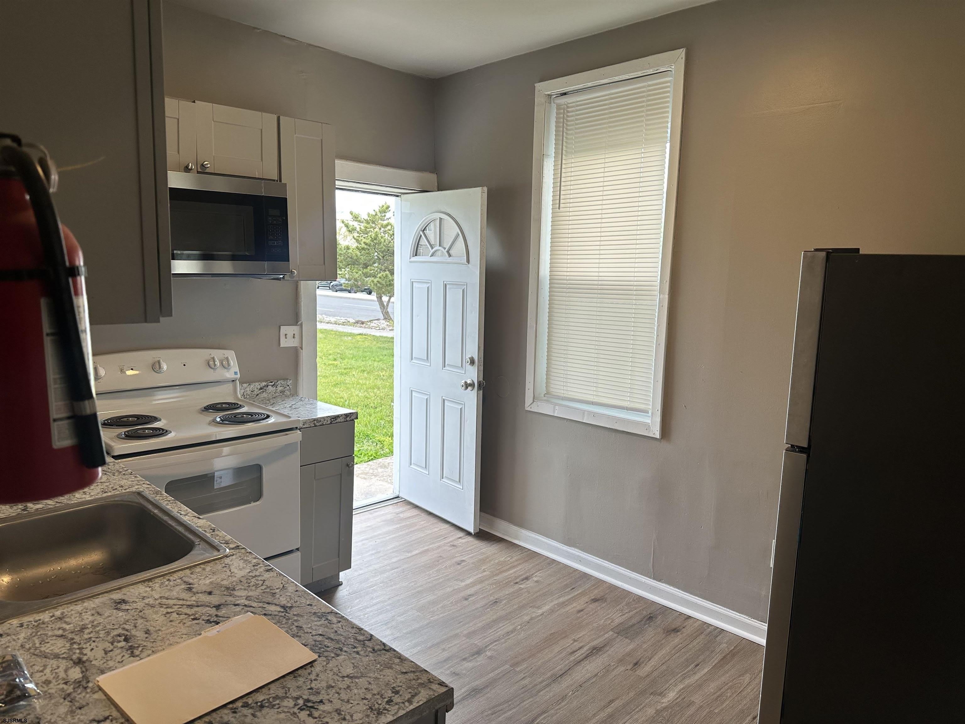 120 N Congress Ave – photo 4