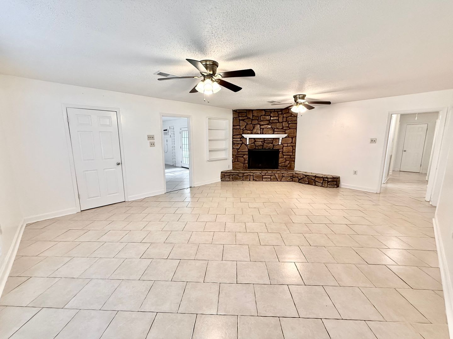 Spacious 4 Bedroom Home with Bonus Room in O'Neal Place – photo 4