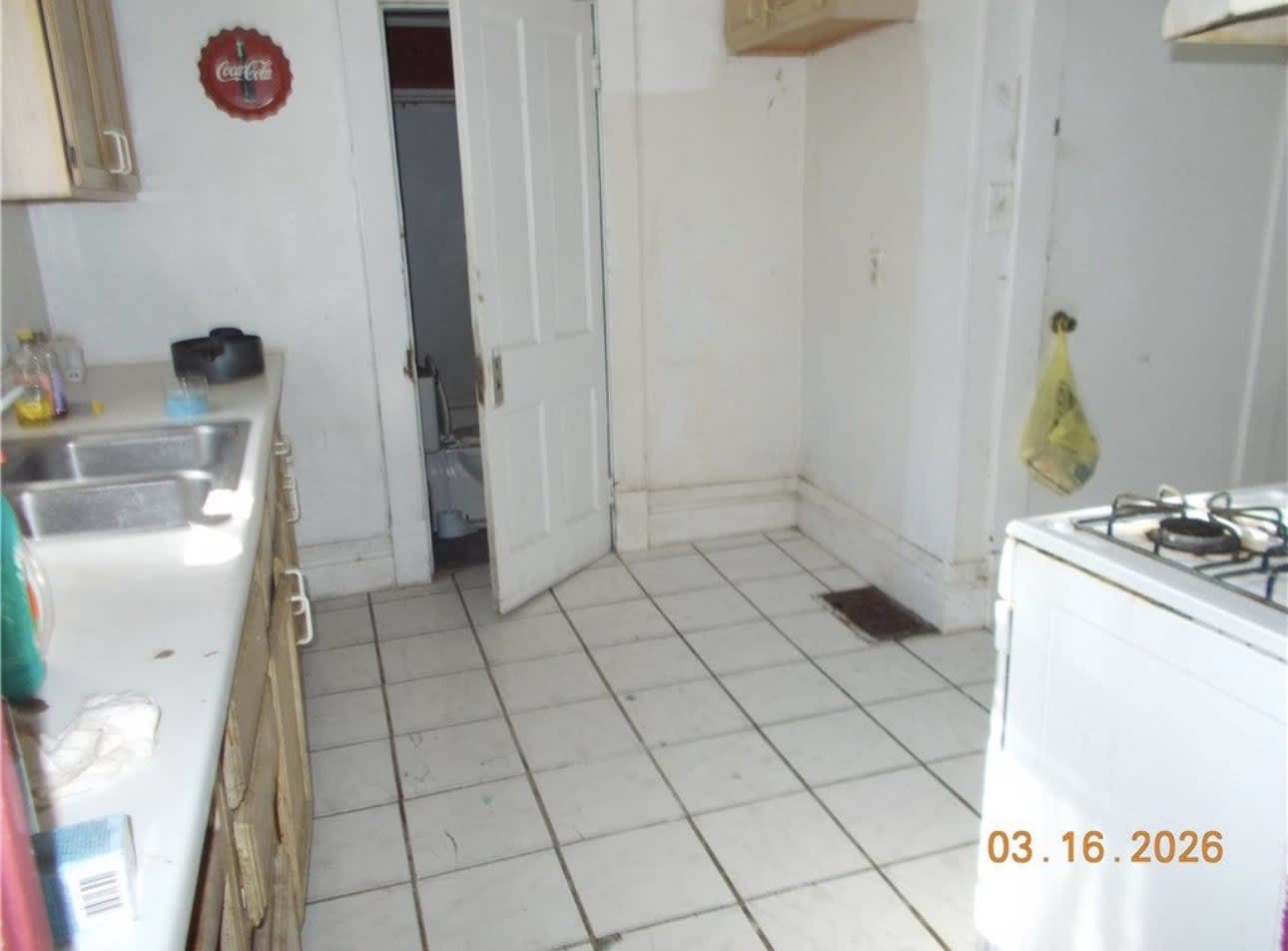 415 E Division St – photo 2