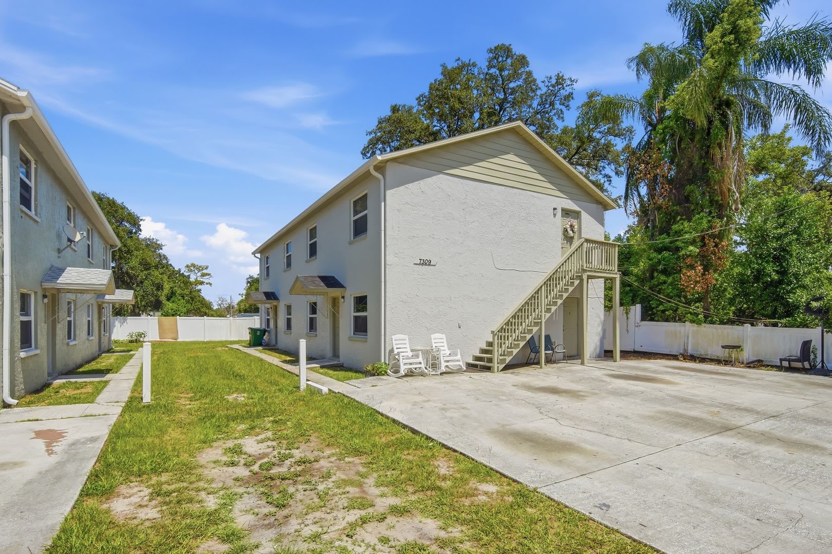MOVE IN SPECIAL! Completely Remodeled 2 BR / 1 BA 2ND Floor Apartment Available Now! – photo 2