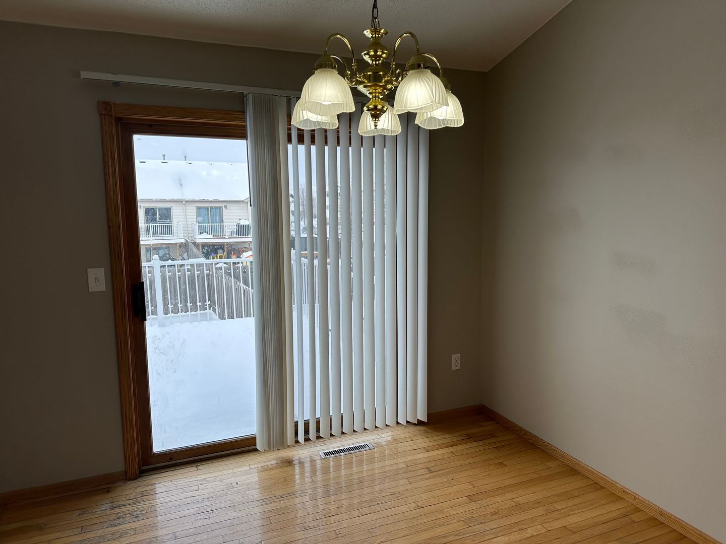 Comfortable 3-Bedroom with Garage &amp; Fenced Yard for Rent – photo 5