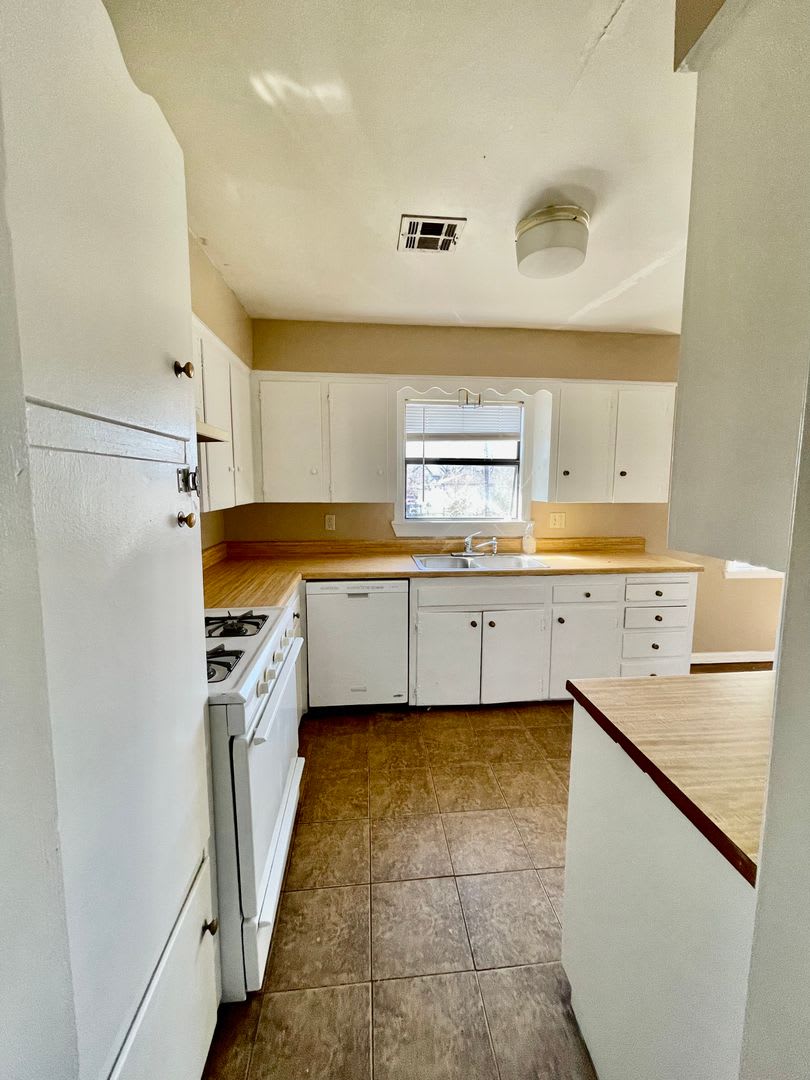 3 bedroom 1 bath House – photo 5