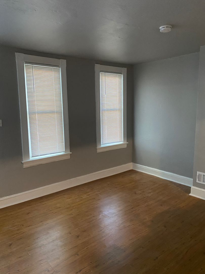 Lovely Four Bedroom House in Lancaster City with Fenced in Backyard – photo 4