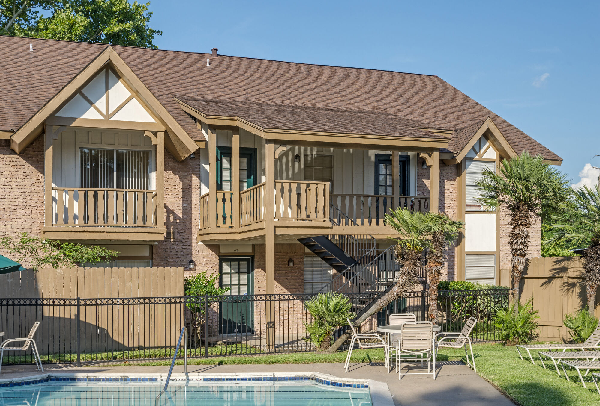 Fox Hall Apartments – photo 1