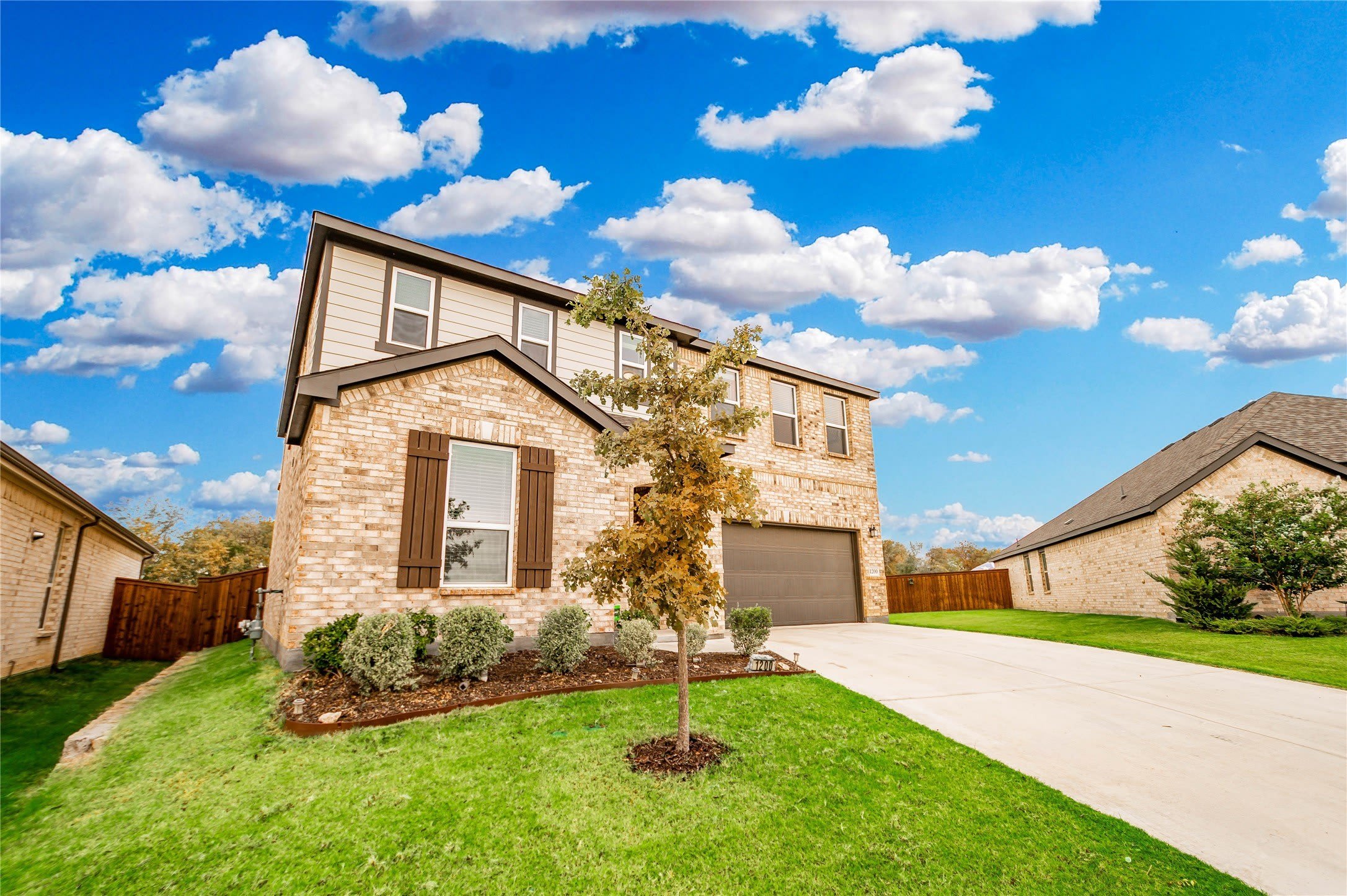 1200 Lancaster Drive – photo 2