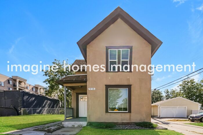 916 Northeast 20th Avenue – photo 3
