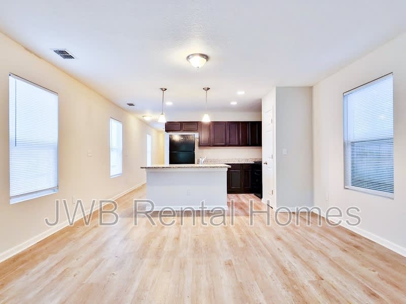 8509 Berry Ave – photo 4