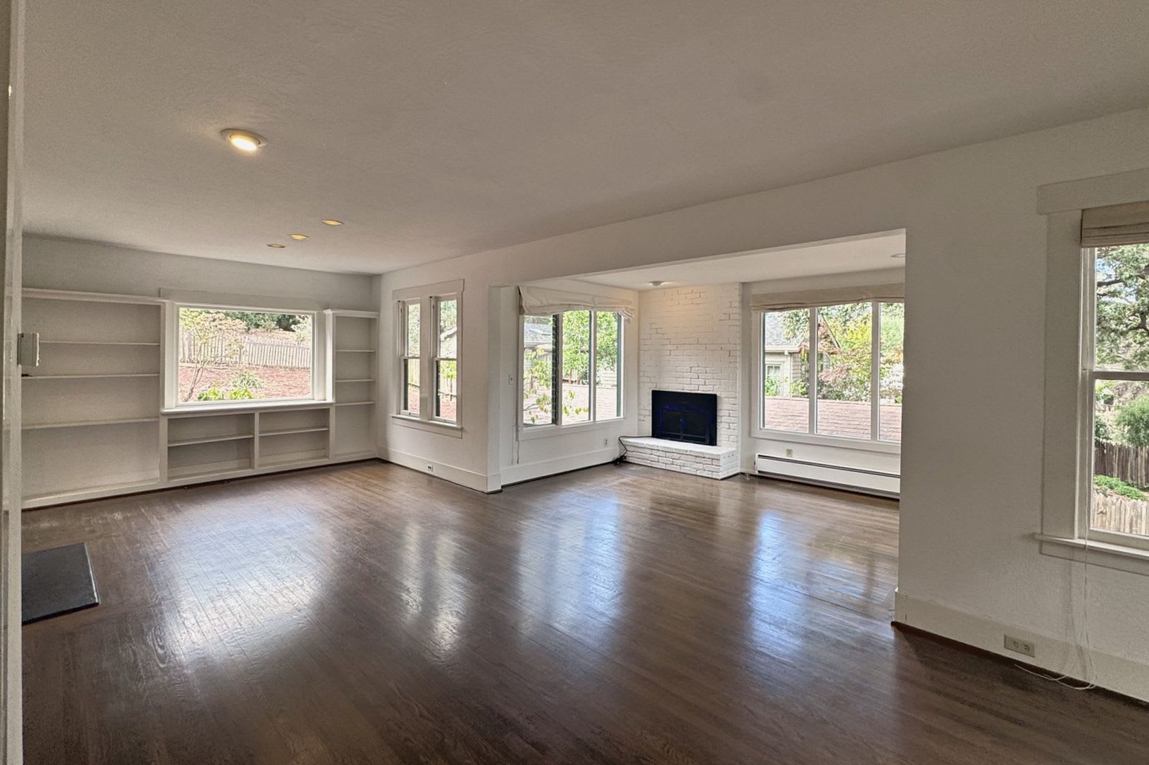 Spacious 4-Bedroom Home in Desirable College Terrace – photo 4
