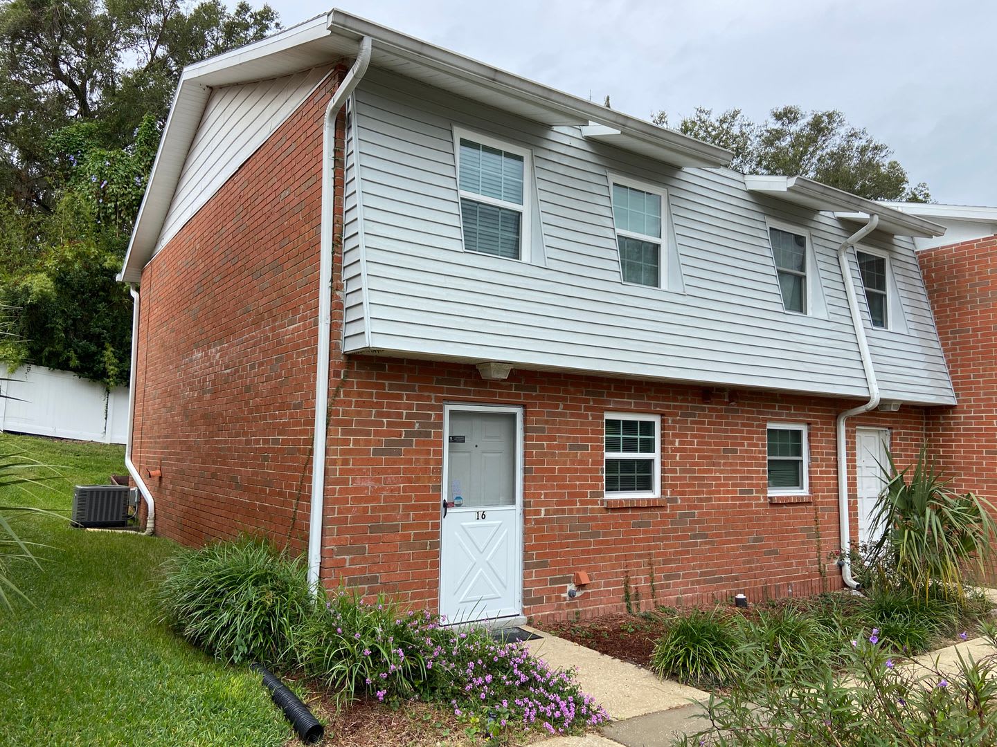 Townhome in Tallwood Oaks – photo 1