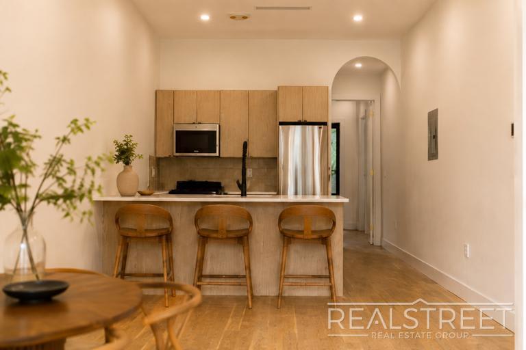 1267 Bergen Street – photo 4