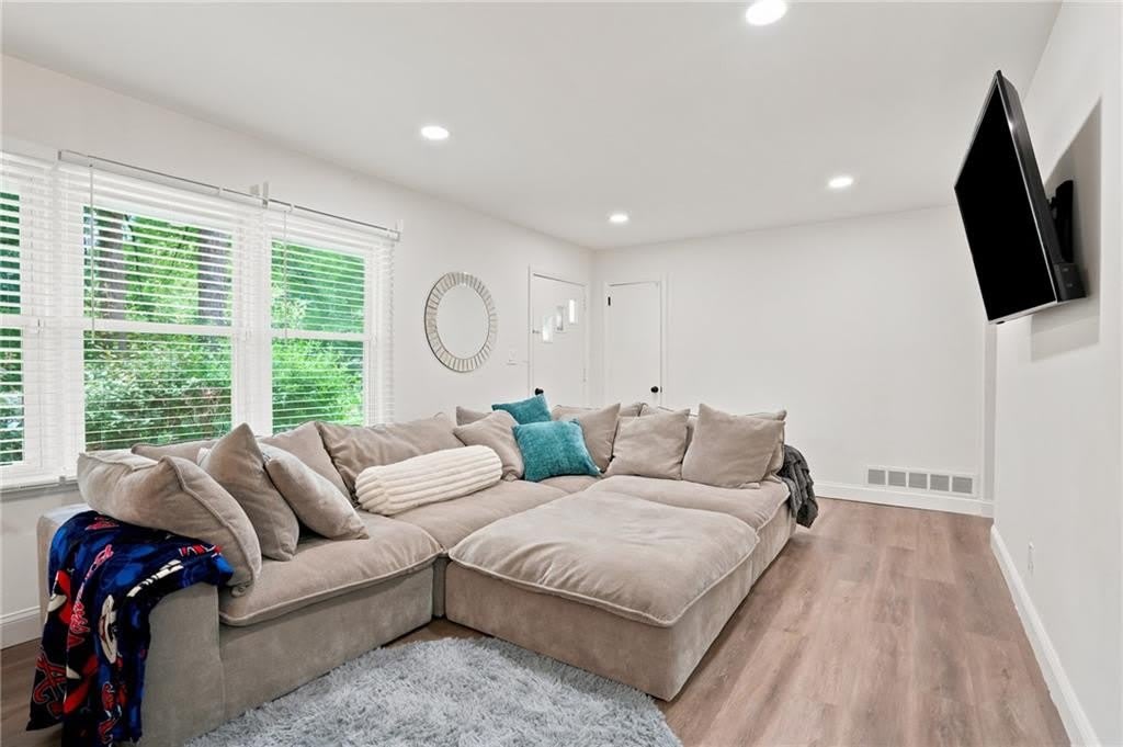 581 Meadowbrook Drive SE – photo 4