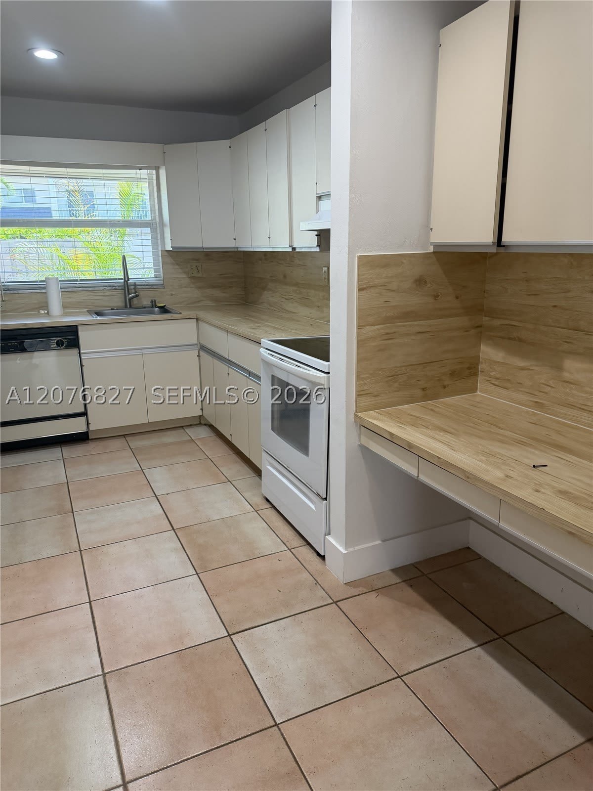 8110 SW 82nd Ct – photo 3