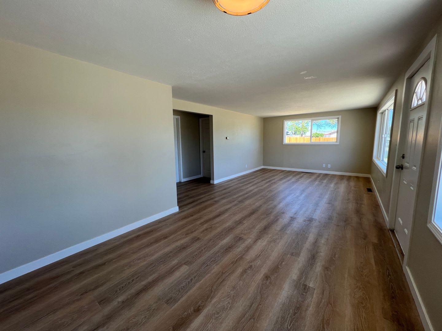 Single Family Home With Attached Garage – photo 3