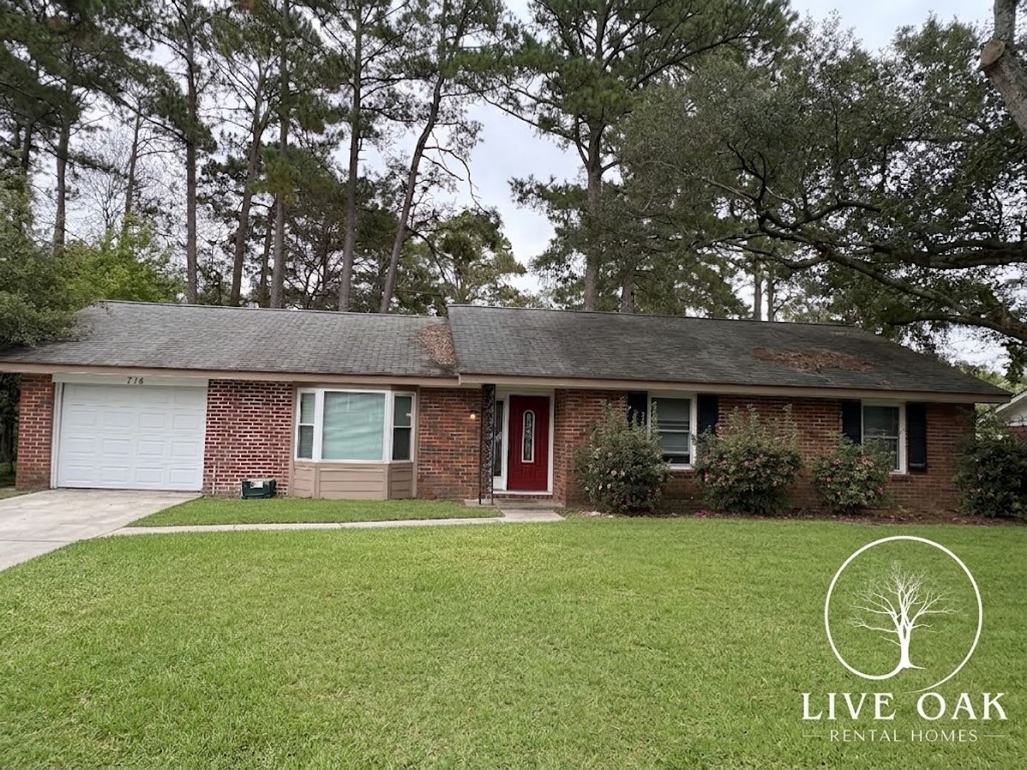 MOVE IN SPECIAL: $500 OFF 1ST MONTH'S RENT!** – photo 2