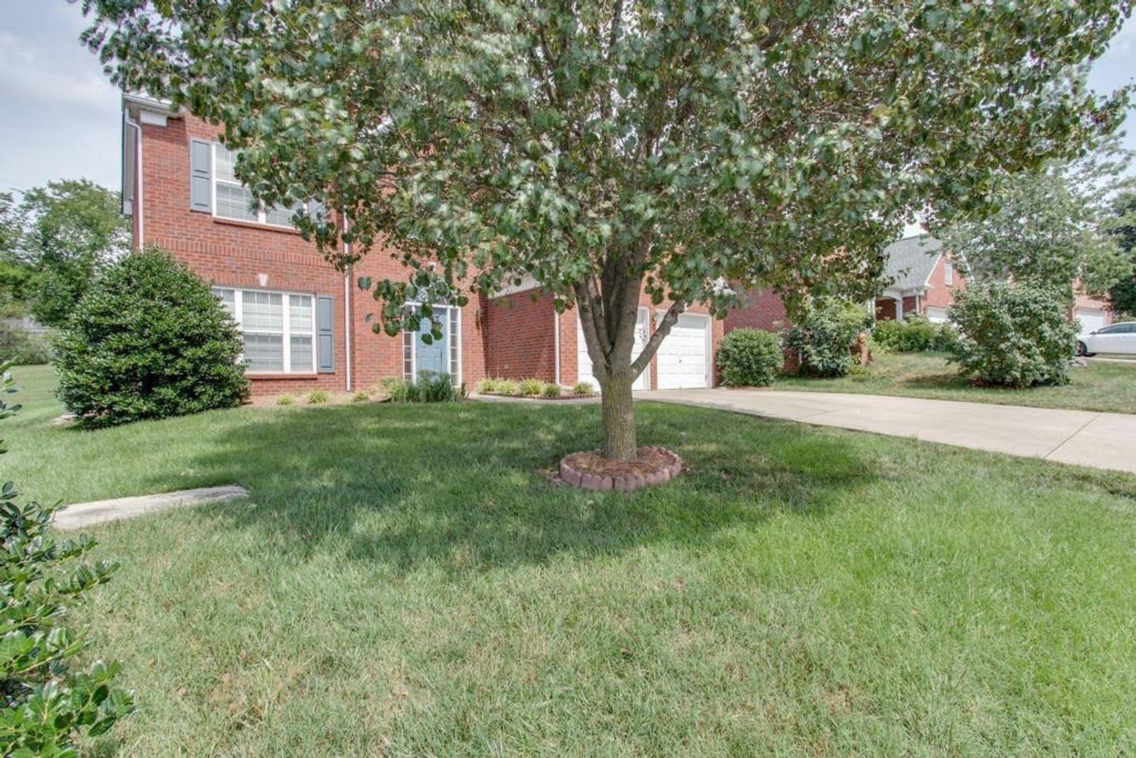 4Bed/2.5Bath in Brentwood, Lawn Care Included! – photo 3
