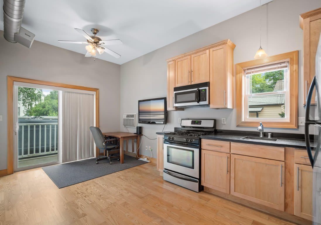 1641 North Franklin Place – photo 2