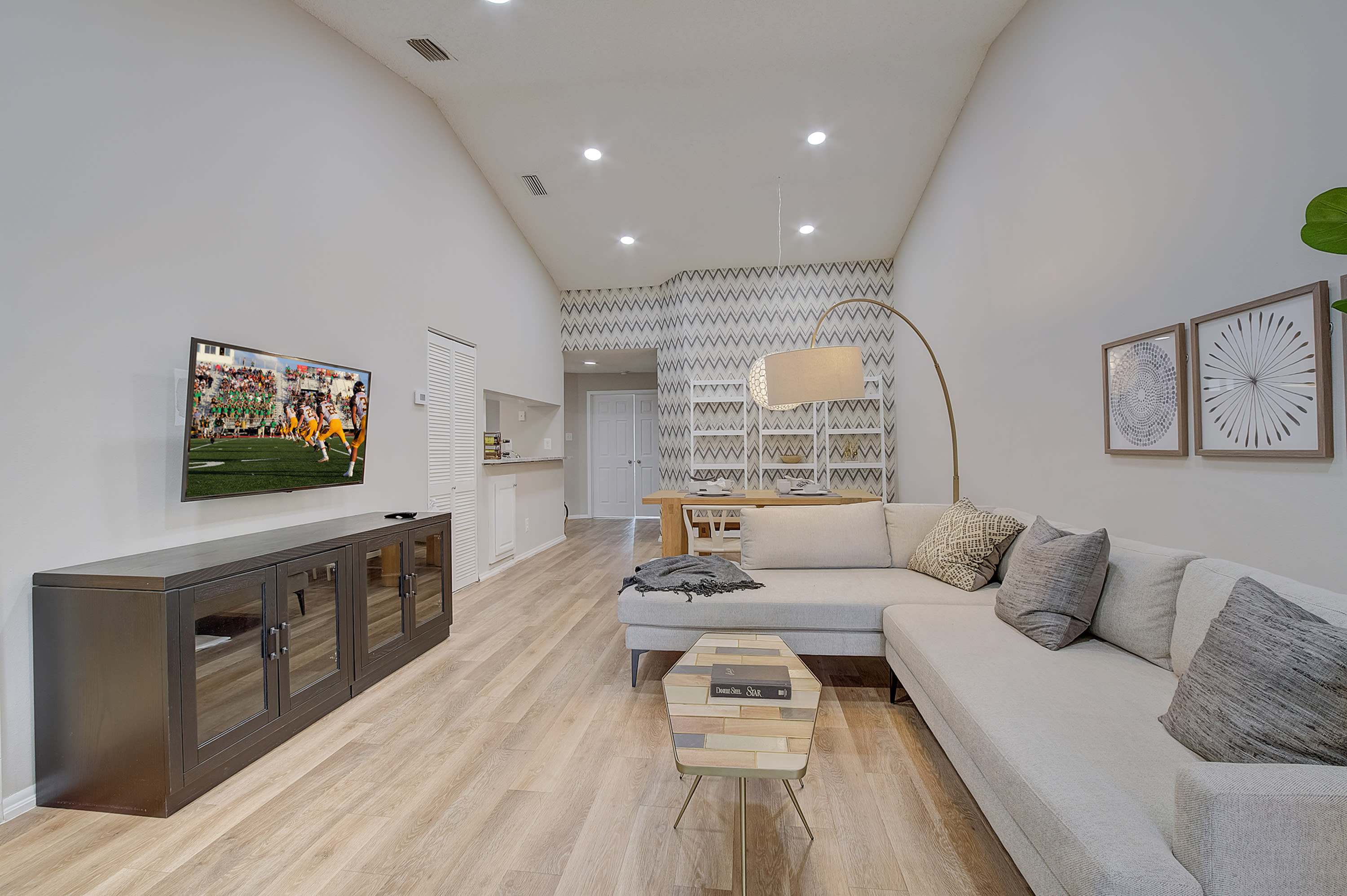 Addison Place Apartments – photo 2