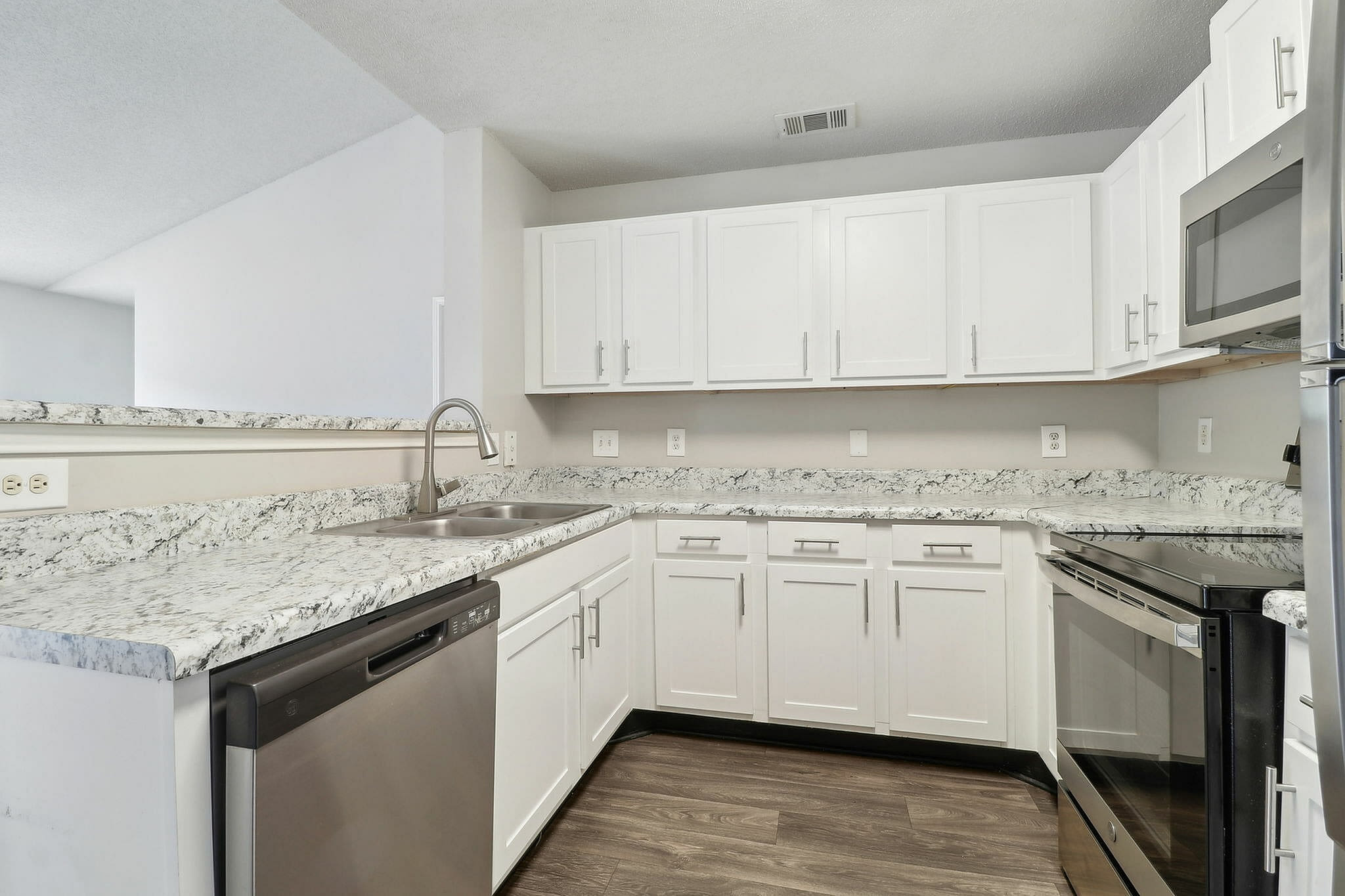 Varia at Oakcrest – photo 4