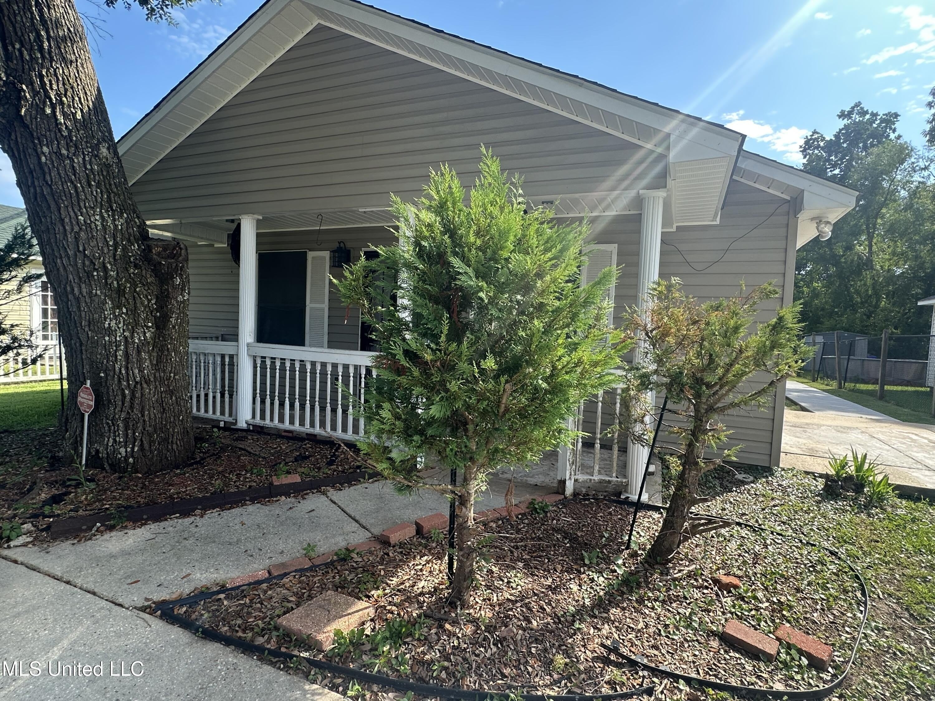 1113 Beach Avenue – photo 1