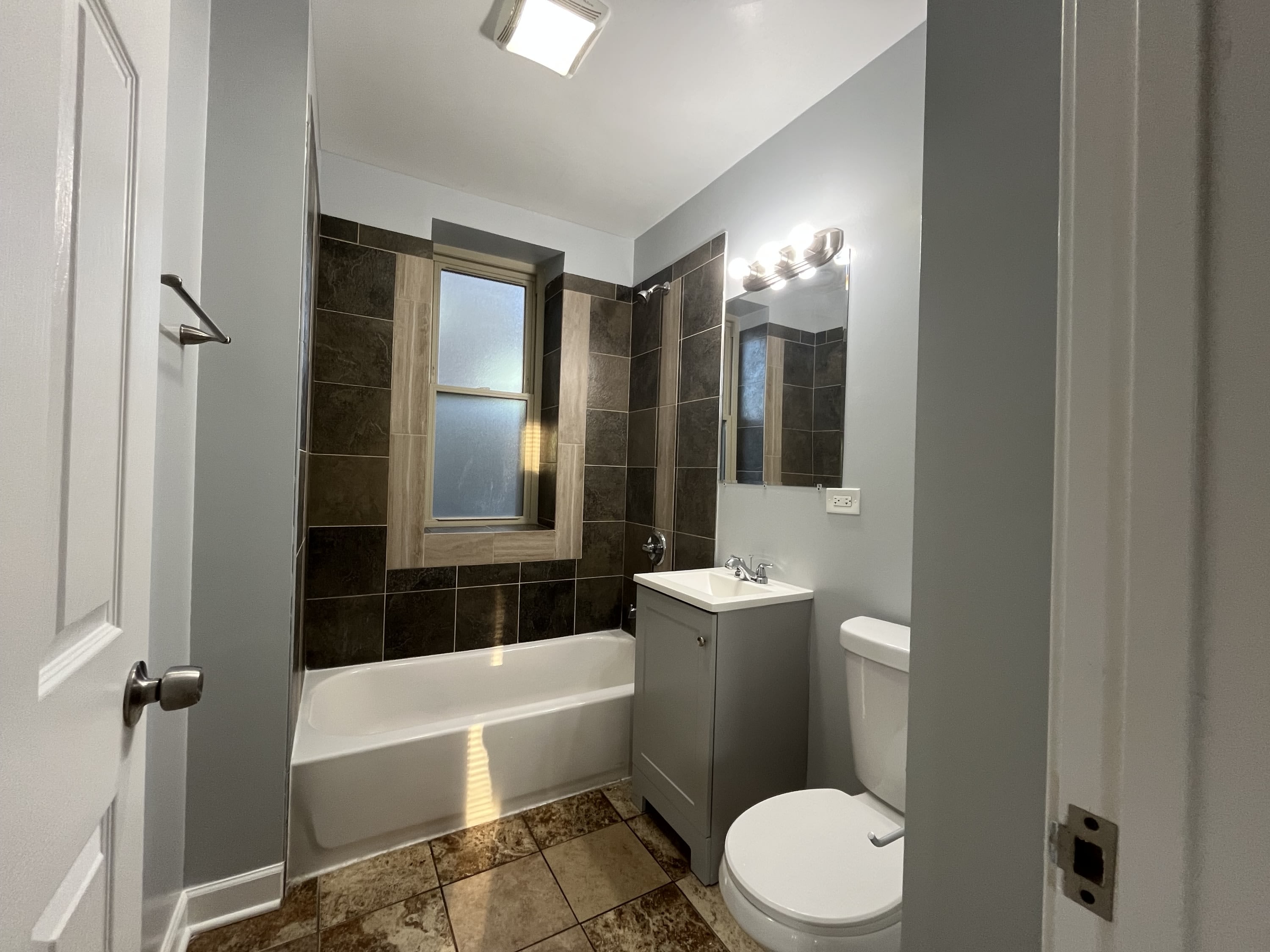127 N Kostner Avenue – photo 3