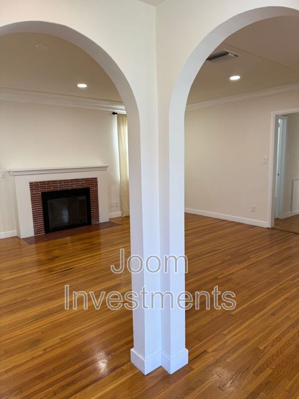2523 S Bentley Ave – photo 4