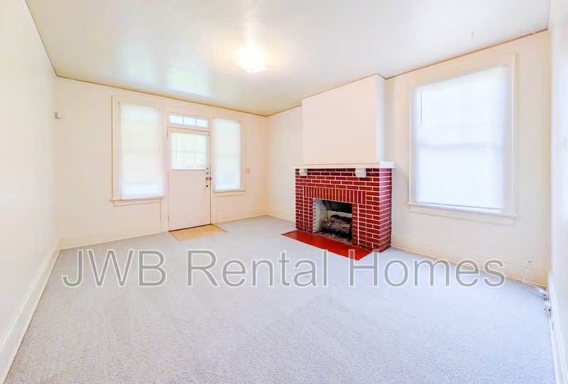2309 College St – photo 5