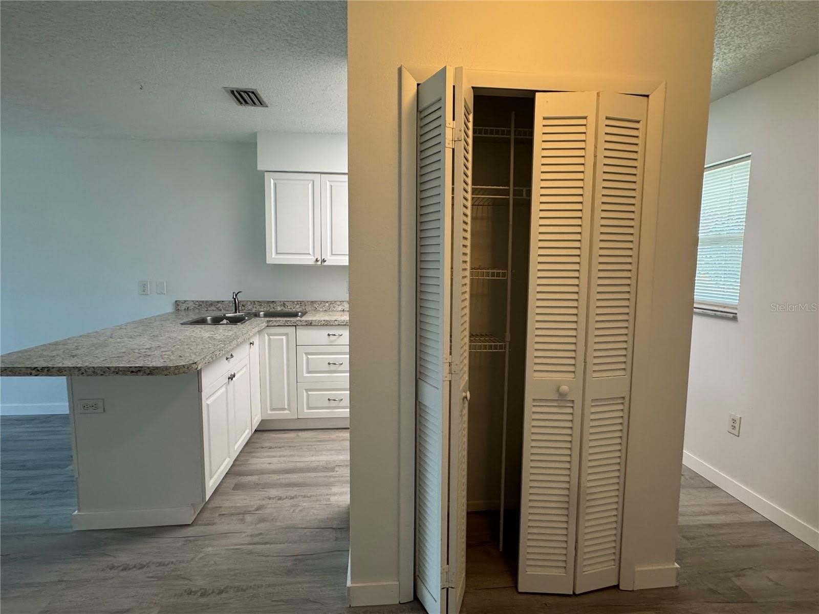 6428 HAMLET Drive – photo 3