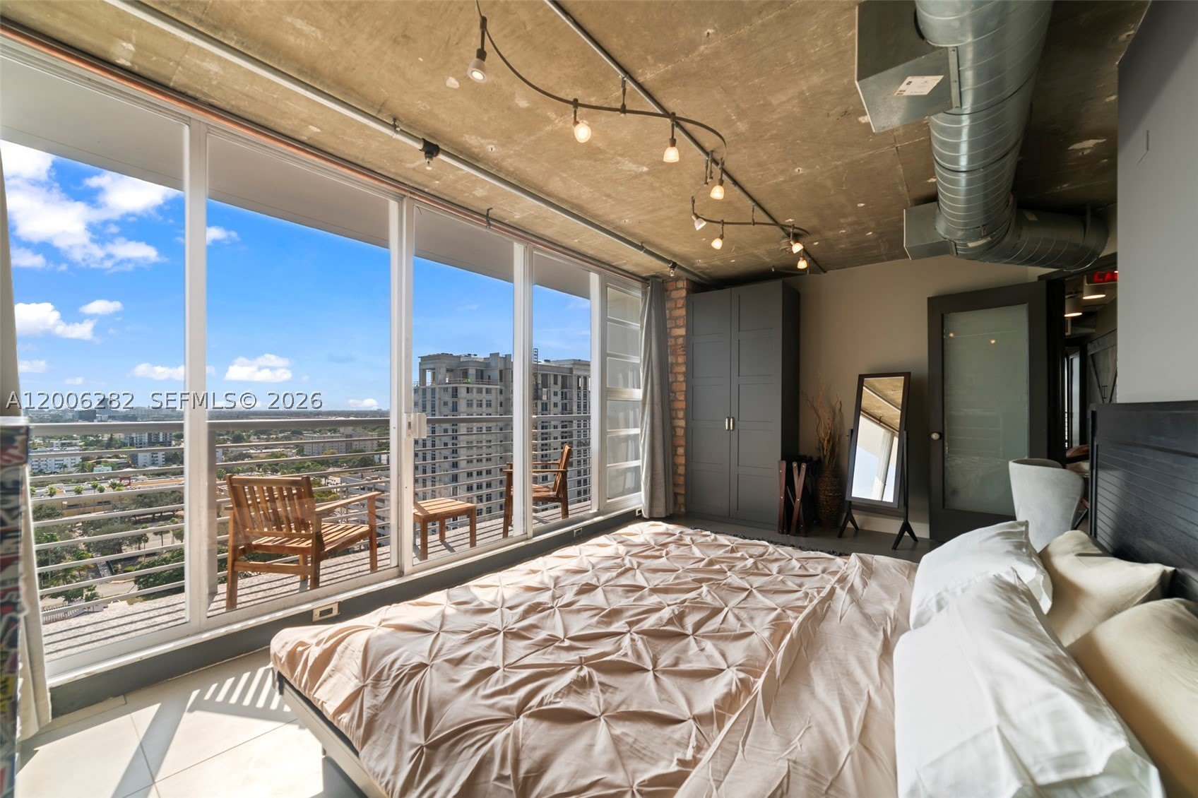 1720 Harrison St – photo 3