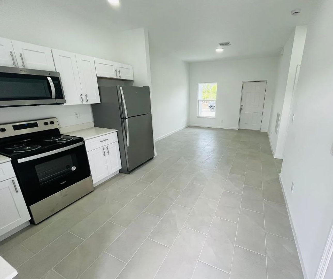 2-bed/ 1-bath single home in the quiet and peaceful Alva! – photo 3