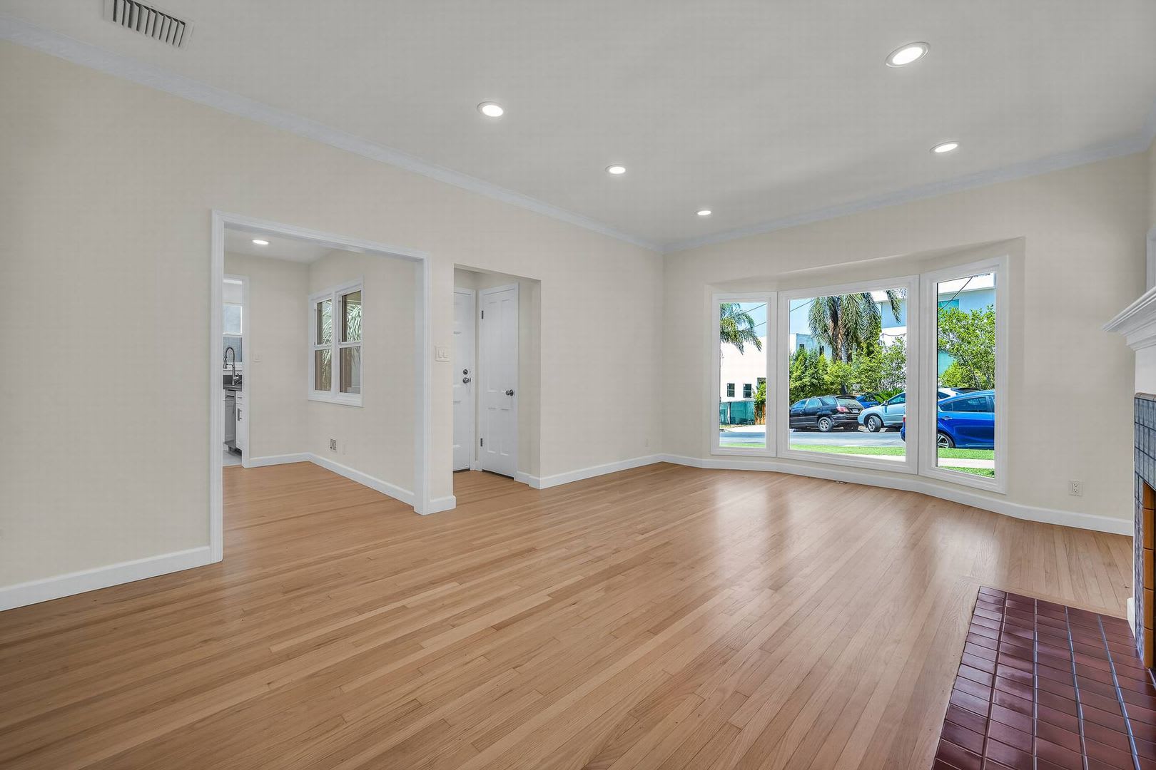 Stunning remodeled home in Silverlake!! – photo 3