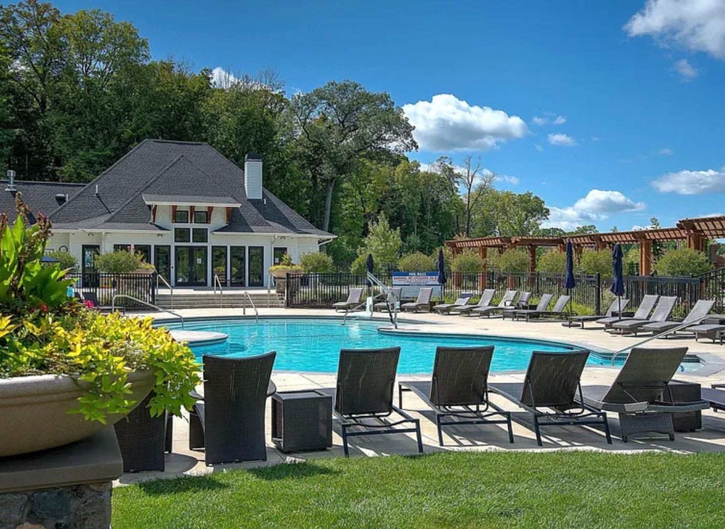 Fabulous 3BR/3BA Minnetrista Townhome Available 10/1! Some utilities included – photo 5