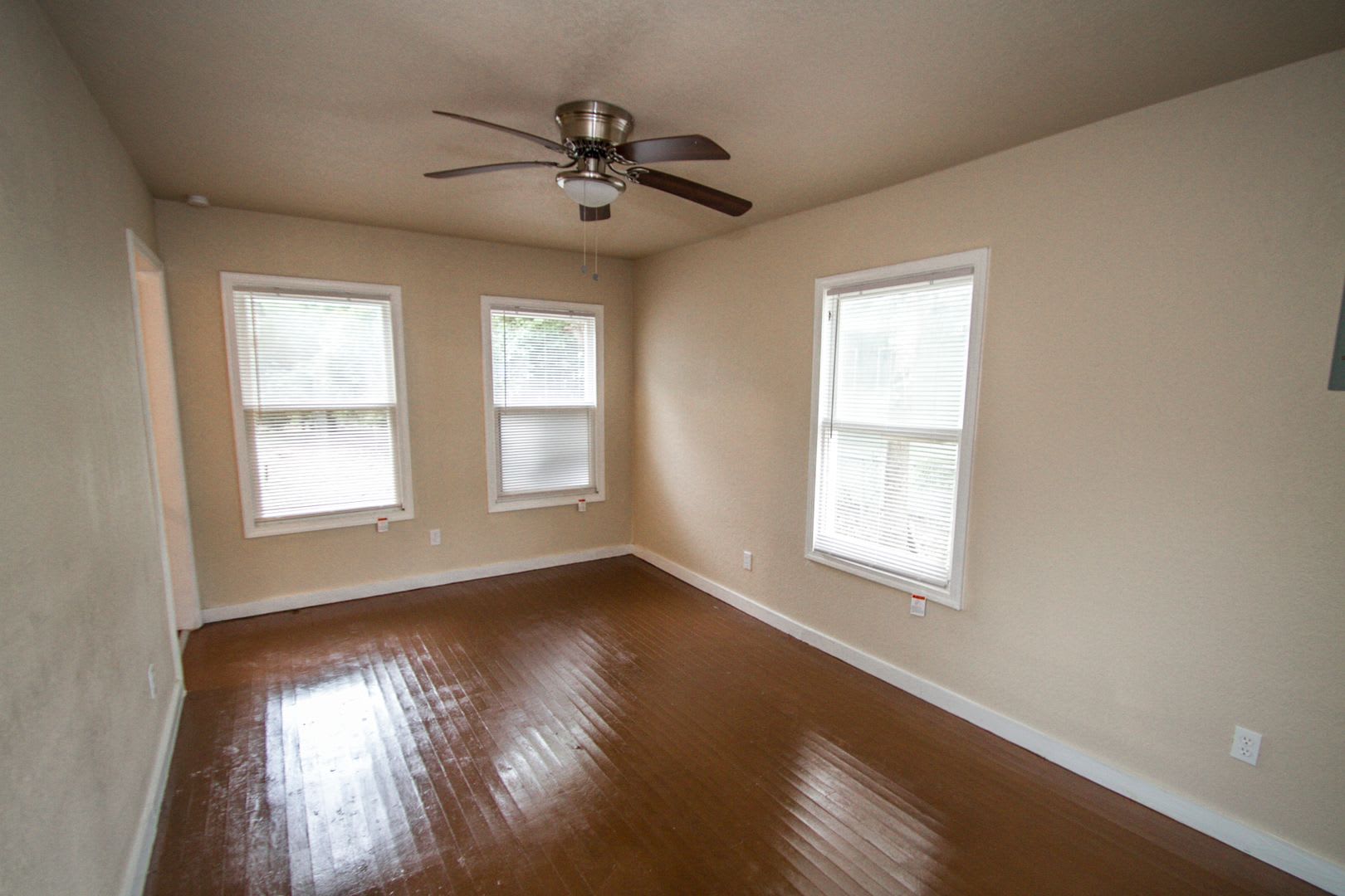 930 Poinsettia – photo 3