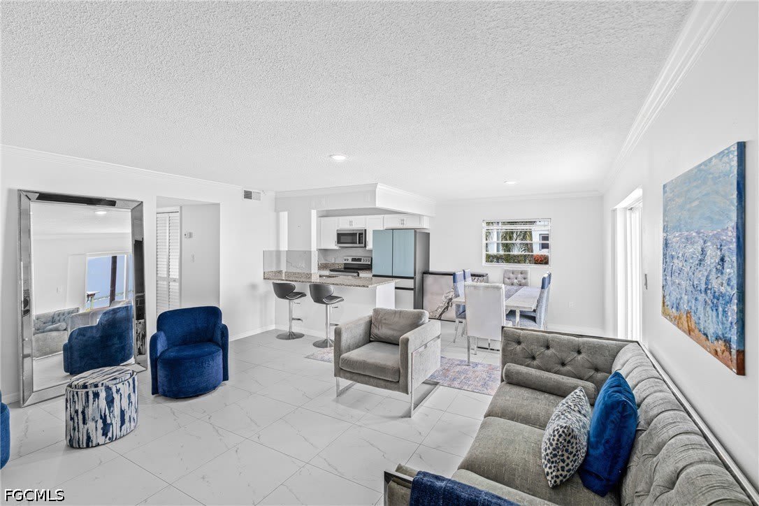 3225 E Riverside Drive – photo 3
