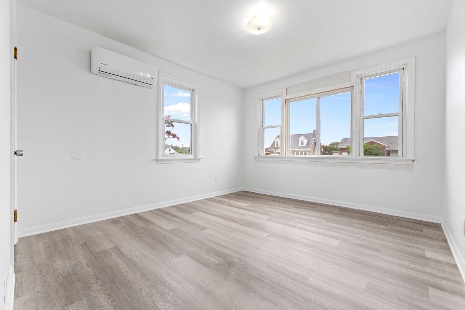 4-Bedroom Single-Family Home – photo 4