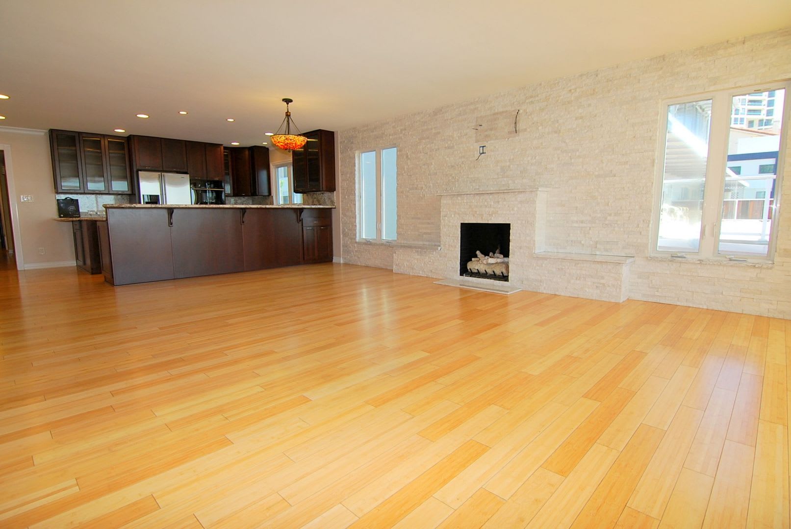 Ocean Views, High End Appliances and Large Deck with Beach Access – photo 4