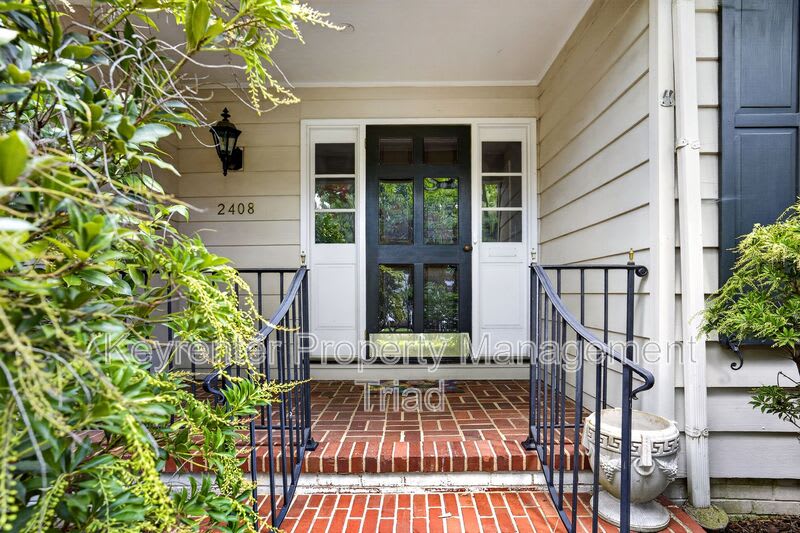 2408 Hawthorne St – photo 2