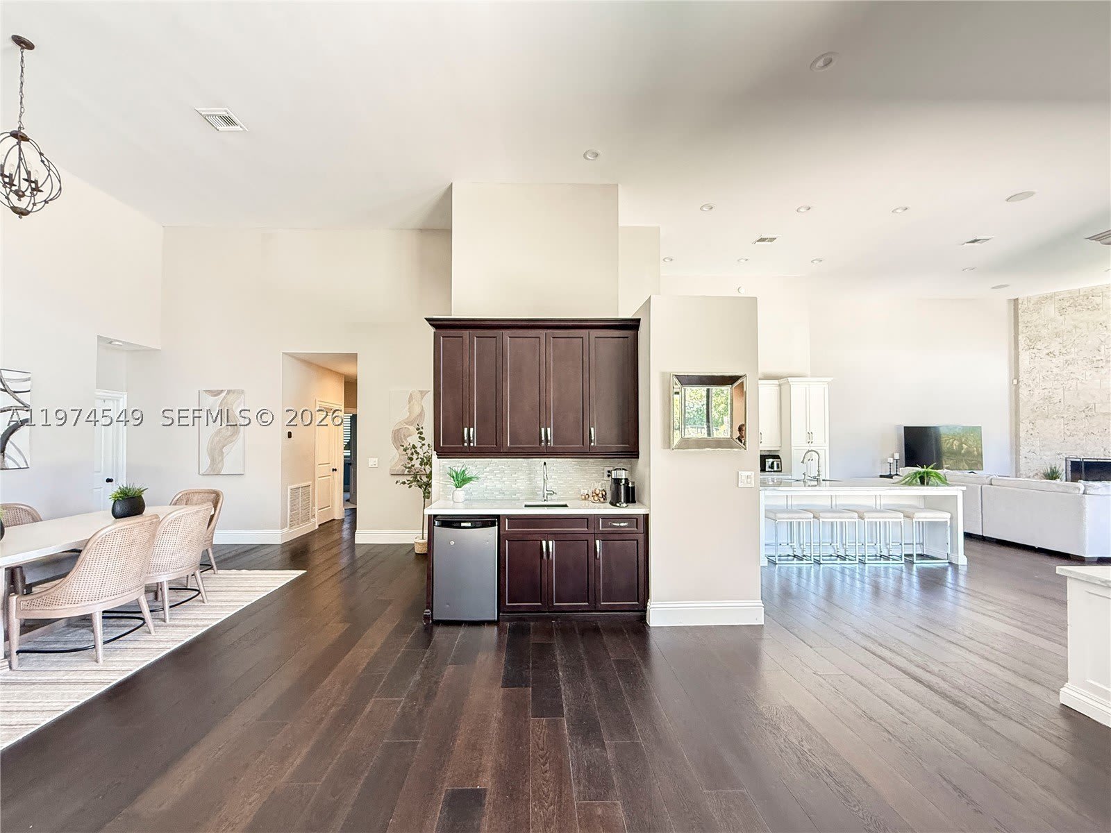 400 Alexandra Cir – photo 3