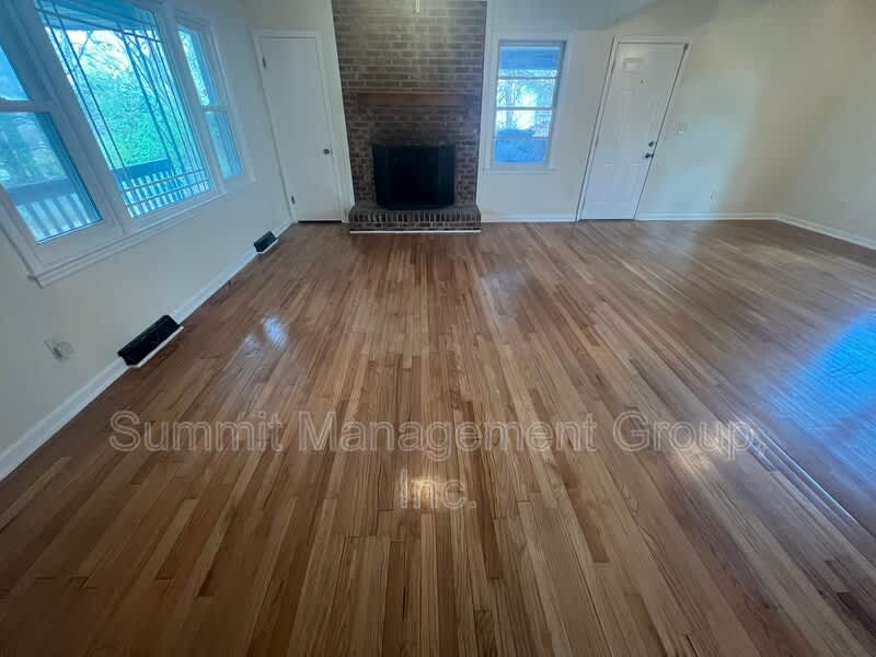 8293 Lakeview Drive Southwest – photo 3